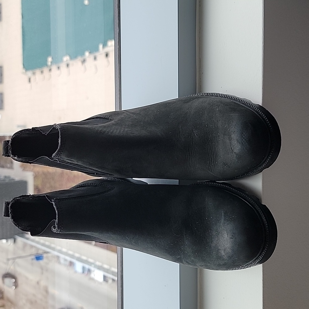 Sorel size 9 boot